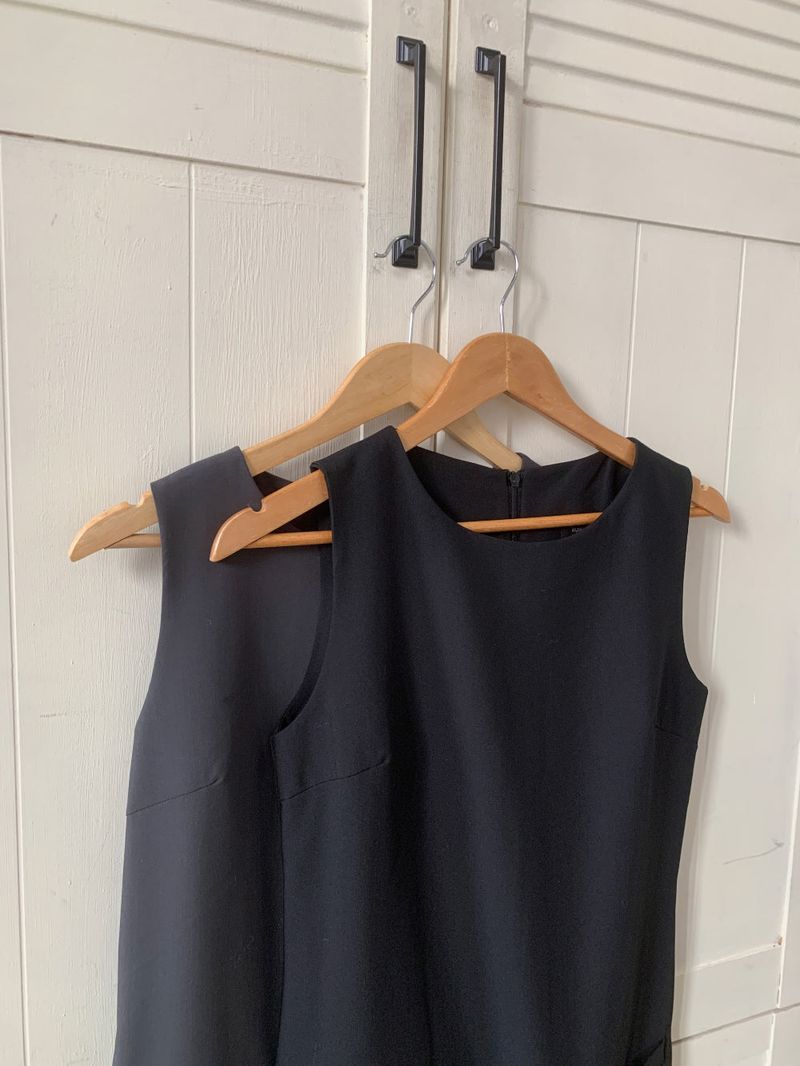 Classic Mae Simple Line Two-Pocket Mini Dress