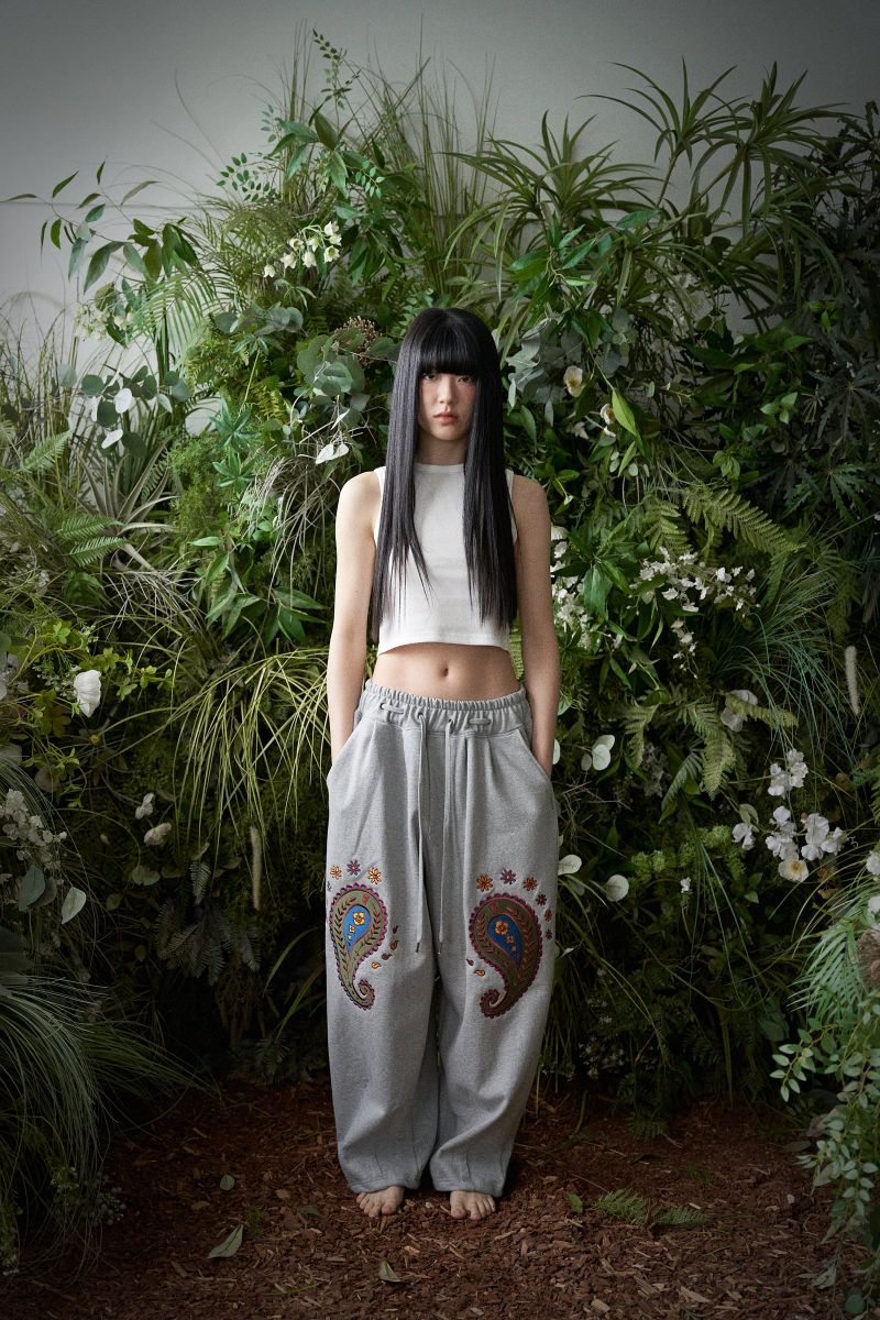 PAISLEY EMB. H-T SWEAT PANTS (Gray)