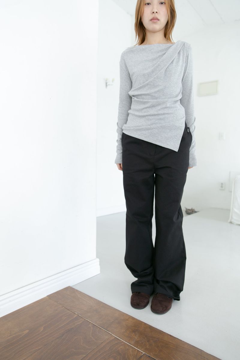 omoosoohy（オムスヒ）の「autumn button pocket bootcut pants(2colors)（Pants）」
