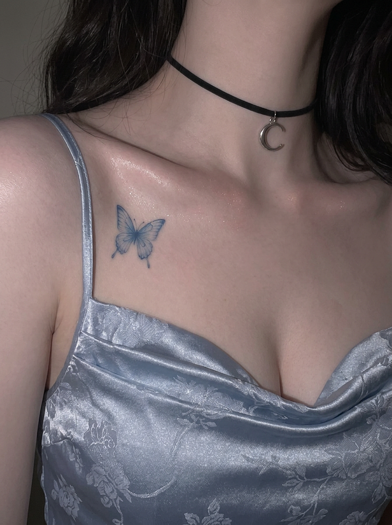 Crescent Moon Choker - Silver Color