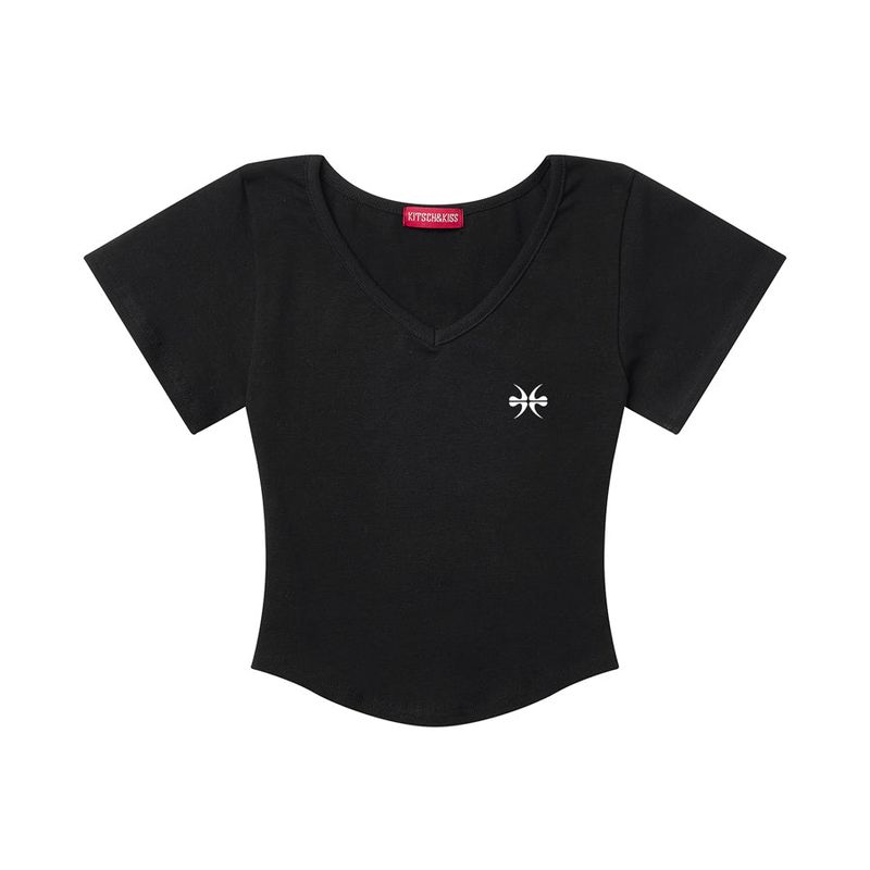 kitsch&kiss（キッチアンドキス）の「MAIN LOGO CROP V-NECK T-SHIRT (SCVKNK-100)（Tops）」