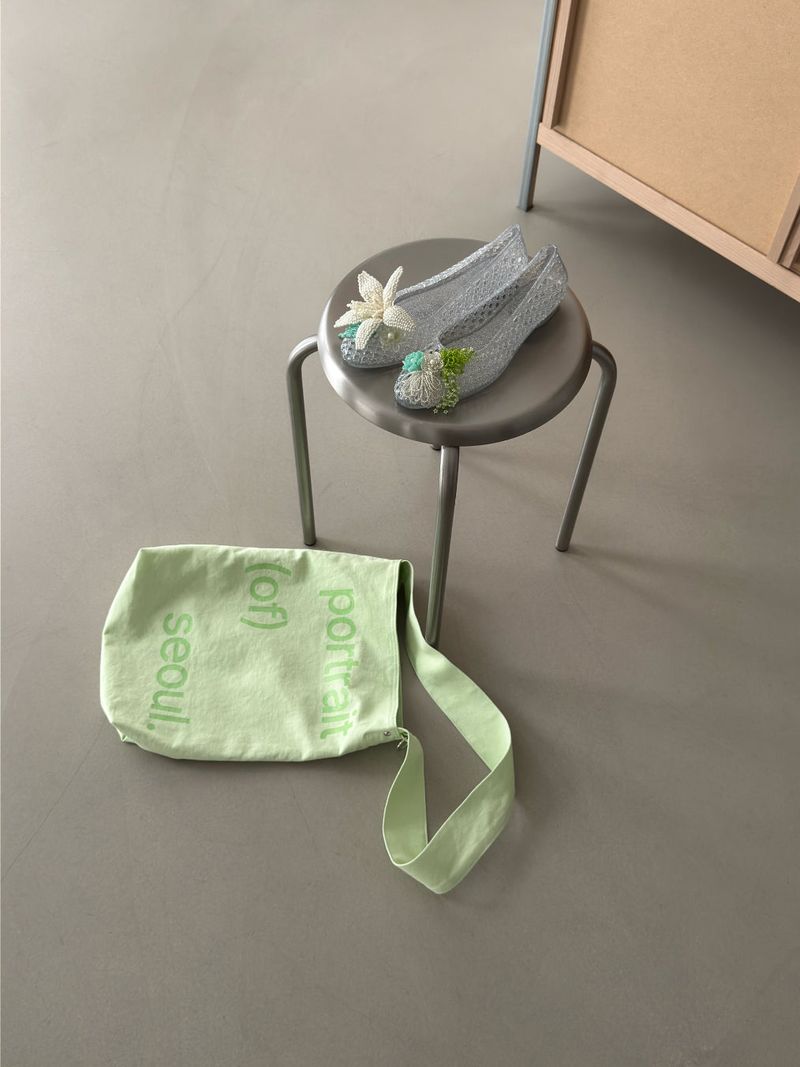 Portrait Wide Strap Shoulder Bag - Apple Mint
