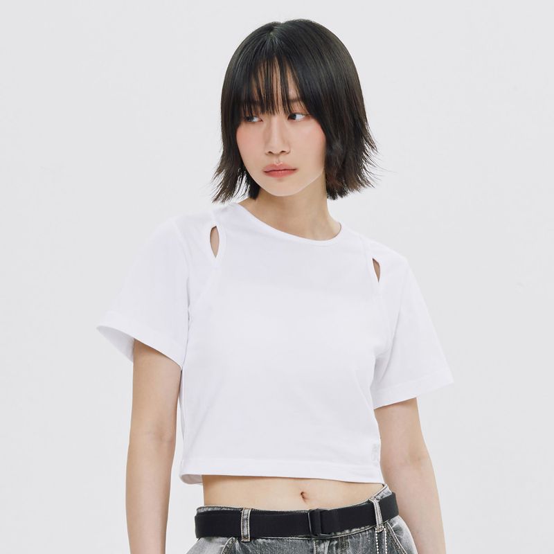 ROMANTIC CROWN（ロマンティッククラウン）の「SLIT DETAIL CROP TEE SHIRT（Tops）」