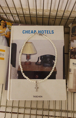 VINTAGE CROSS PEARL NECKLACE