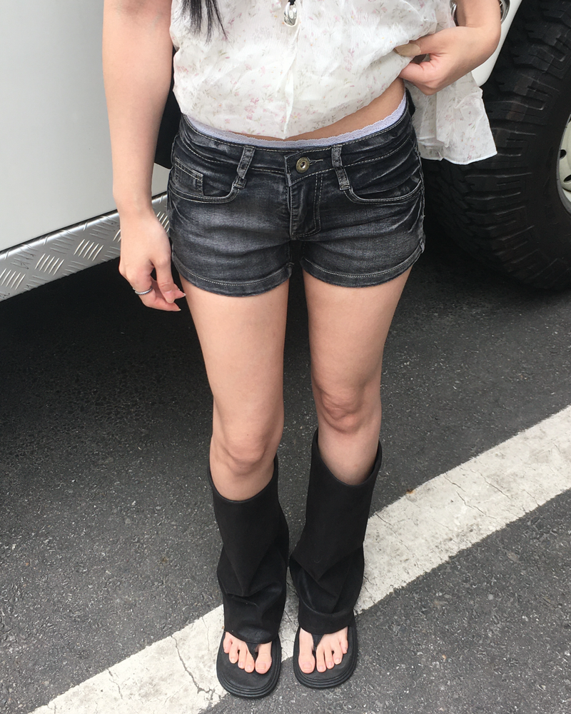 Lowrise dark denim short pants