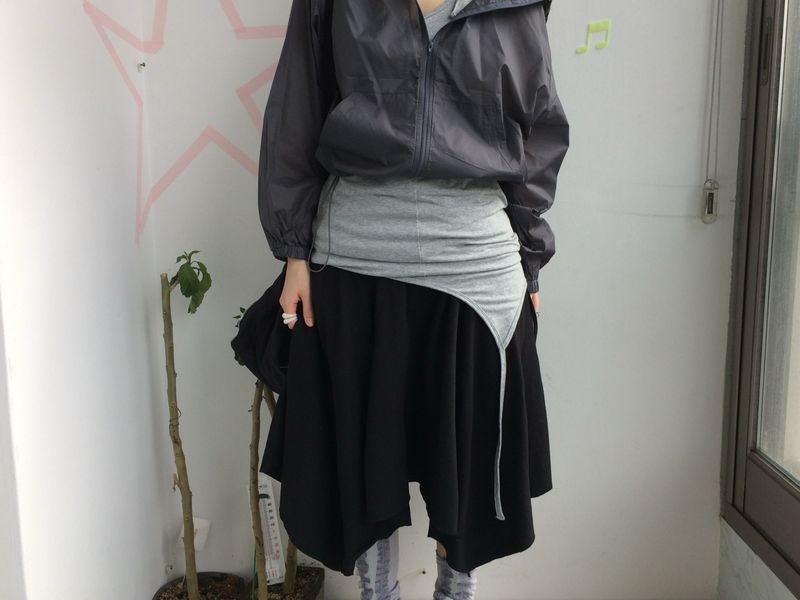 loose-fit strap sleeveless