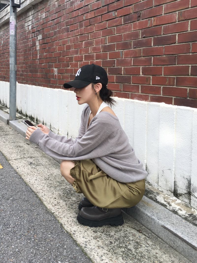 Cream Deep V-Neck Button Loose-Fit Knit (5c)