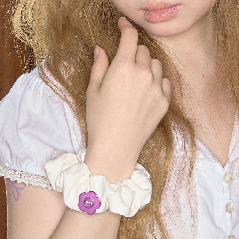kiibi（キイビ）の「スターボタンシュシュ ホワイト（ヘアアクセサリー）」