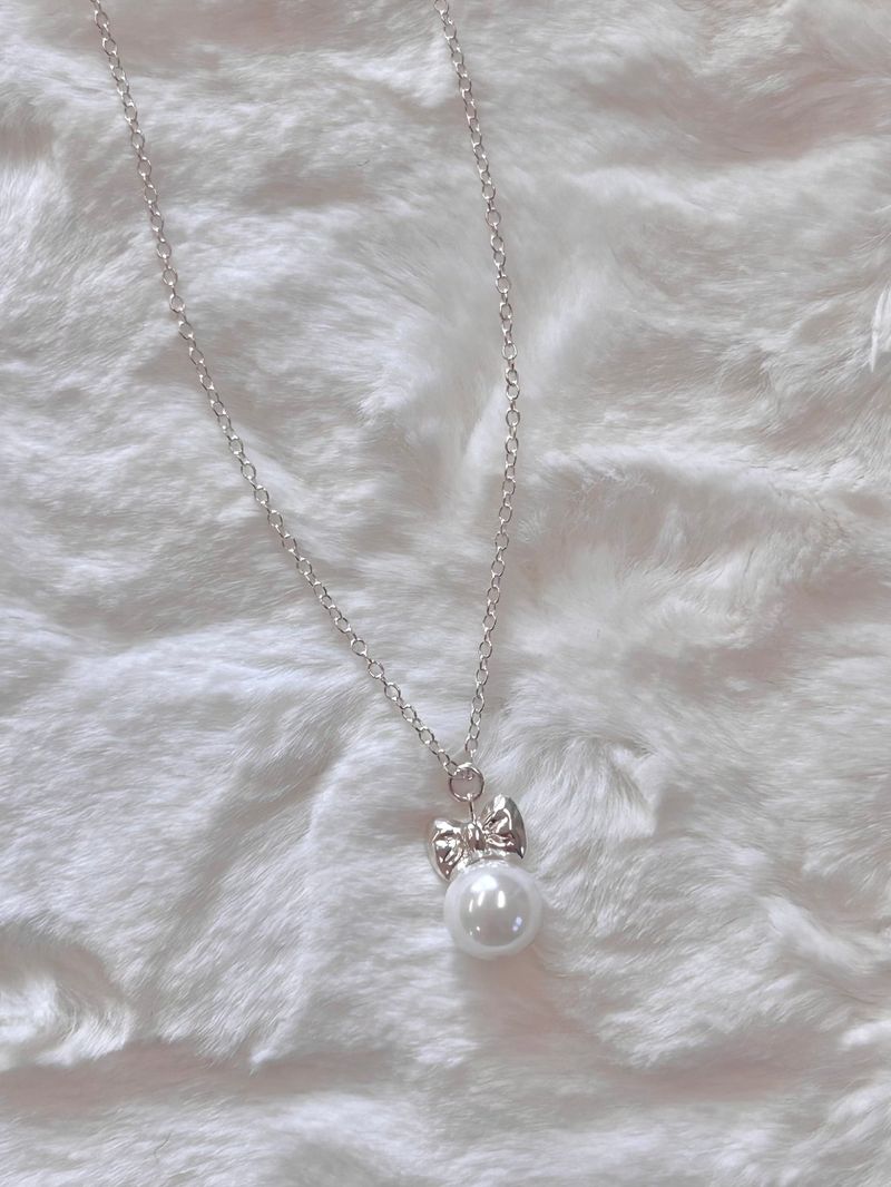 Ribbon Pearl Necklace