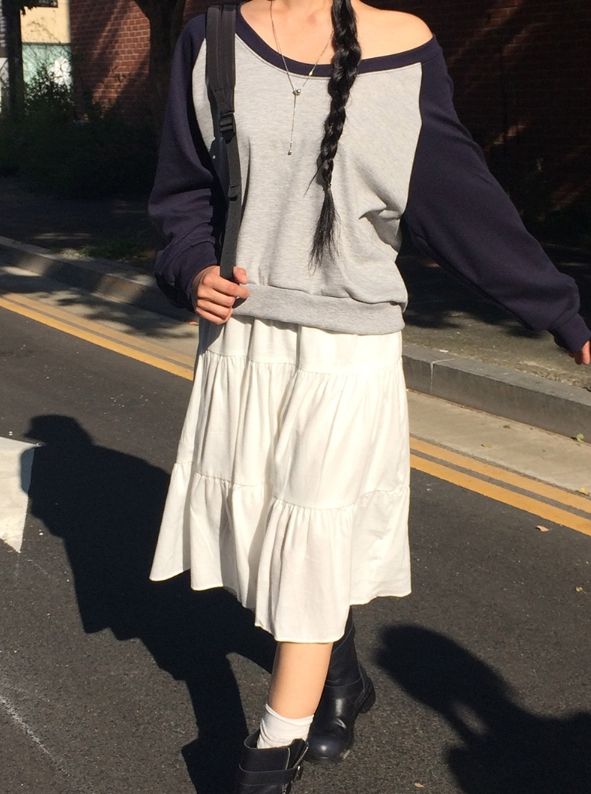 Tran Off-Shoulder Raglan Sweatshirt