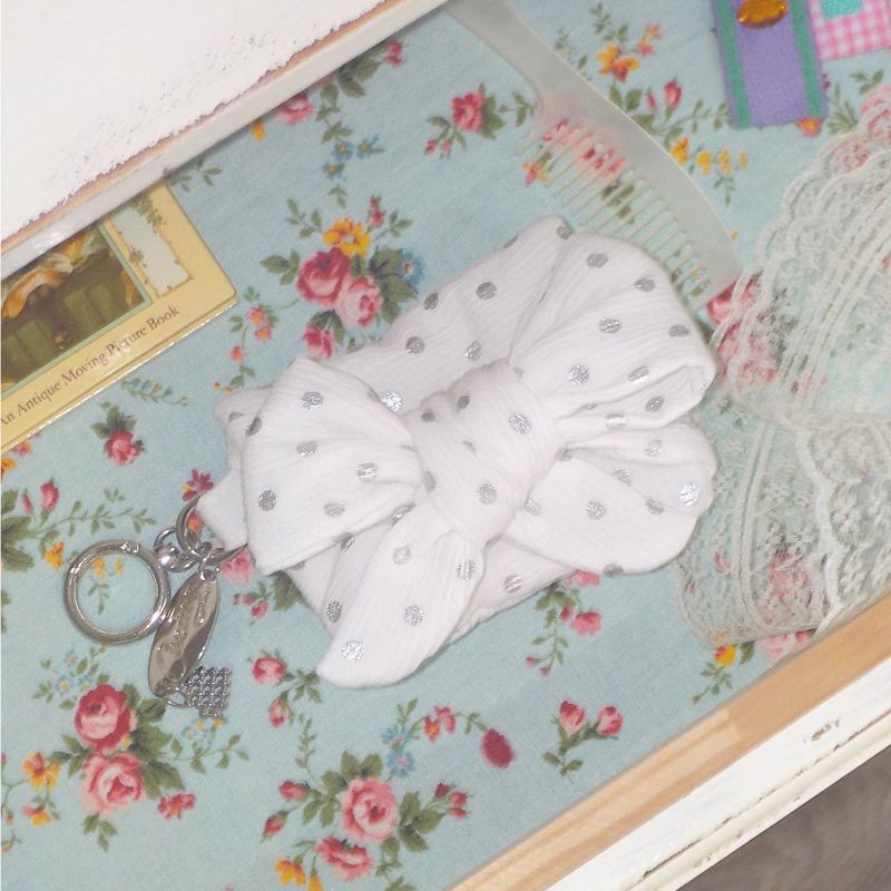 Ribbon wallet_dot white
