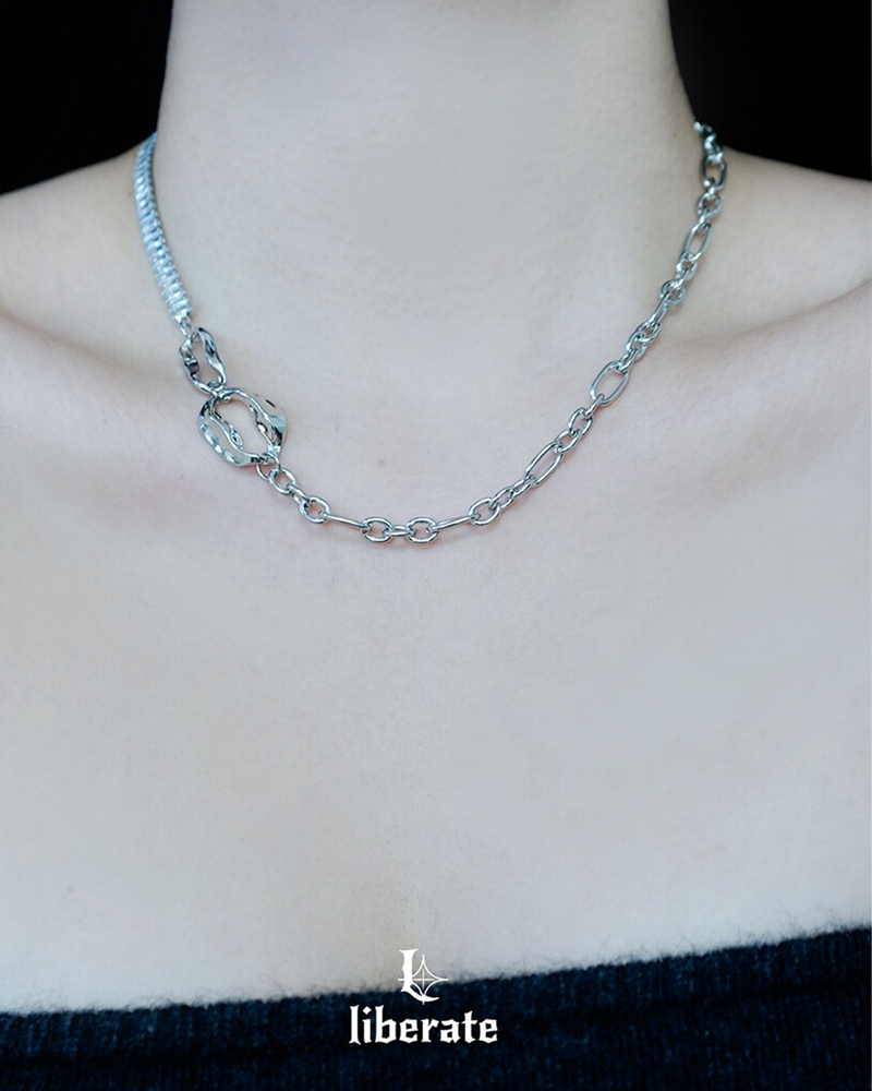 Crumpled Cubic Chain Necklacae