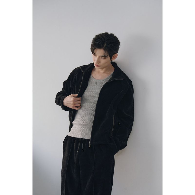 Velvet corduroy curved crop zip up(Black)