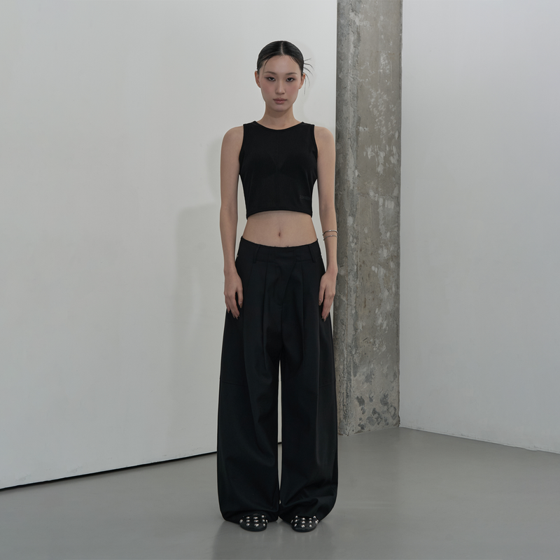 WAIST DETAIL TWO-TUCK WIDE SLACKS (BLACK)