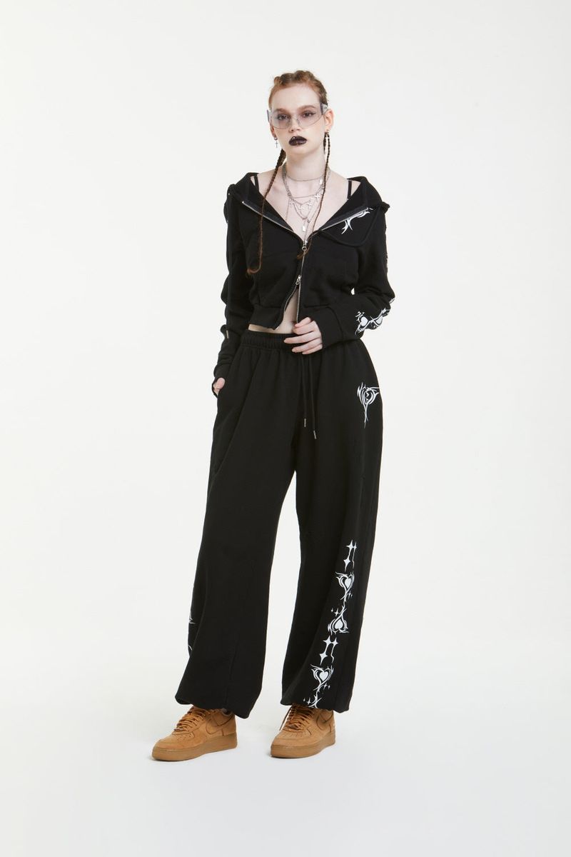 TRIVAL CROPPED HOODY