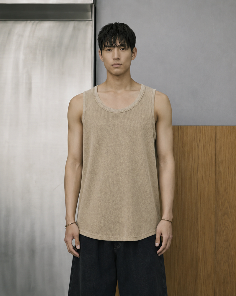 FADE MEET（フェードミート）の「Curved Hem Silhouette Tank（Tops）」
