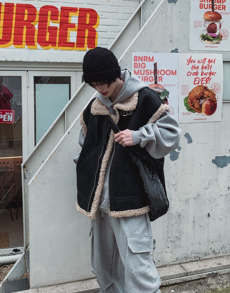ハイネックバックルムートンベスト