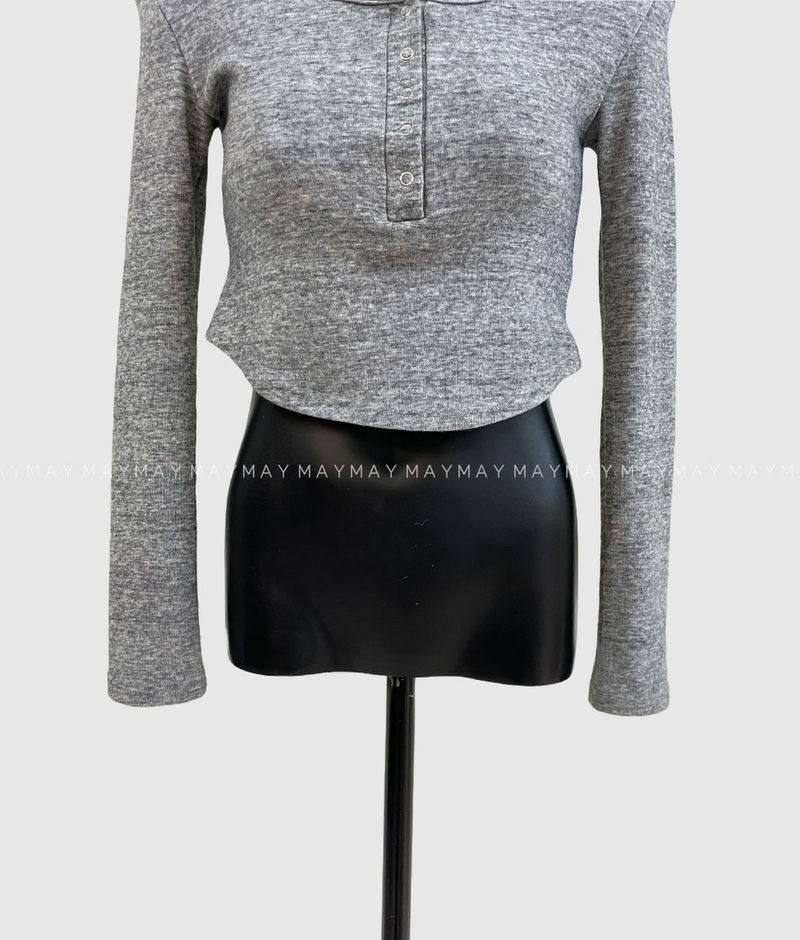 long-sleeved shirt with a U-neck