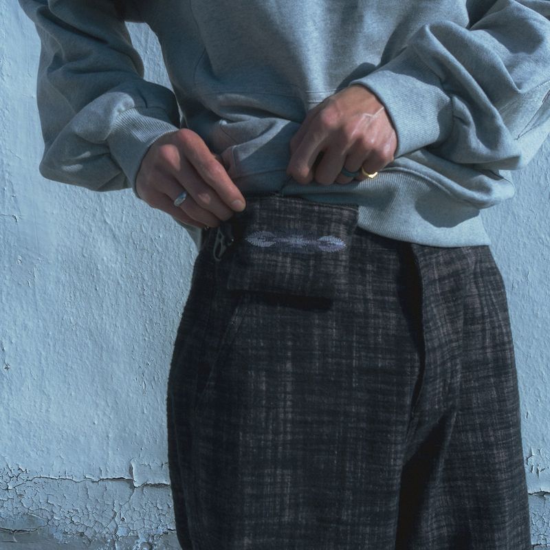 Shaggy check pouch pants / Black purple