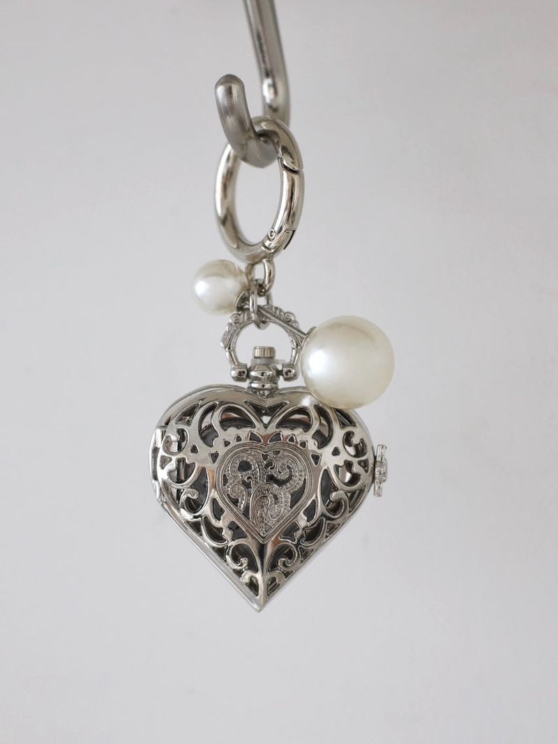 [MADE] Love on clock keyring