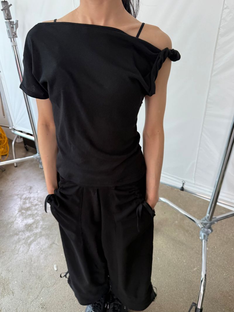  UNBAL SHOULDER TOP