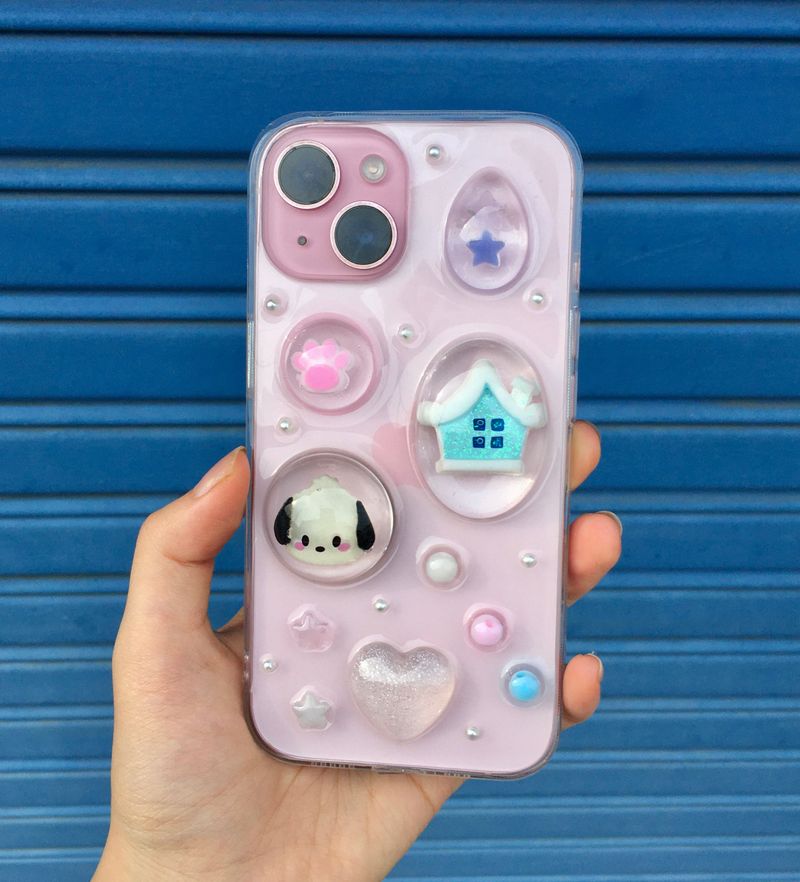 dangdoroom（ダンドルーム）の「[MADE] ポチャッコビレッジレジンケース（スマホグッズ/小物）」