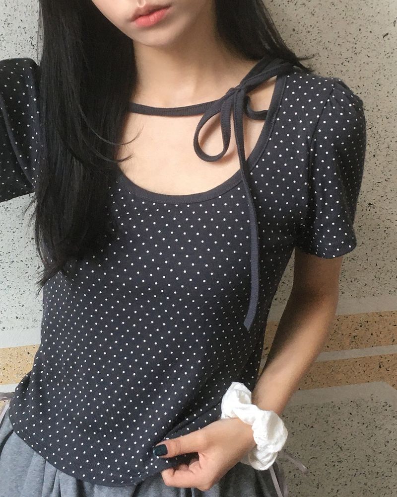 WONDER WONDER（ワンダーワンダー）の「ハエルドットパフスリーブストラップTシャツ（トップス）」