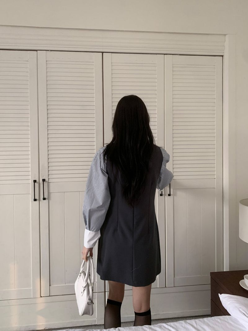 Classic Mae Simple Line Two-Pocket Mini Dress
