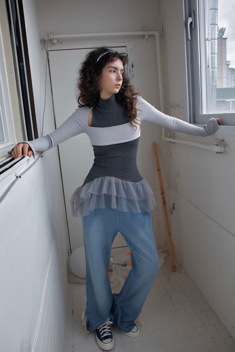 SOFT POSE TEE - LIGHT GREY