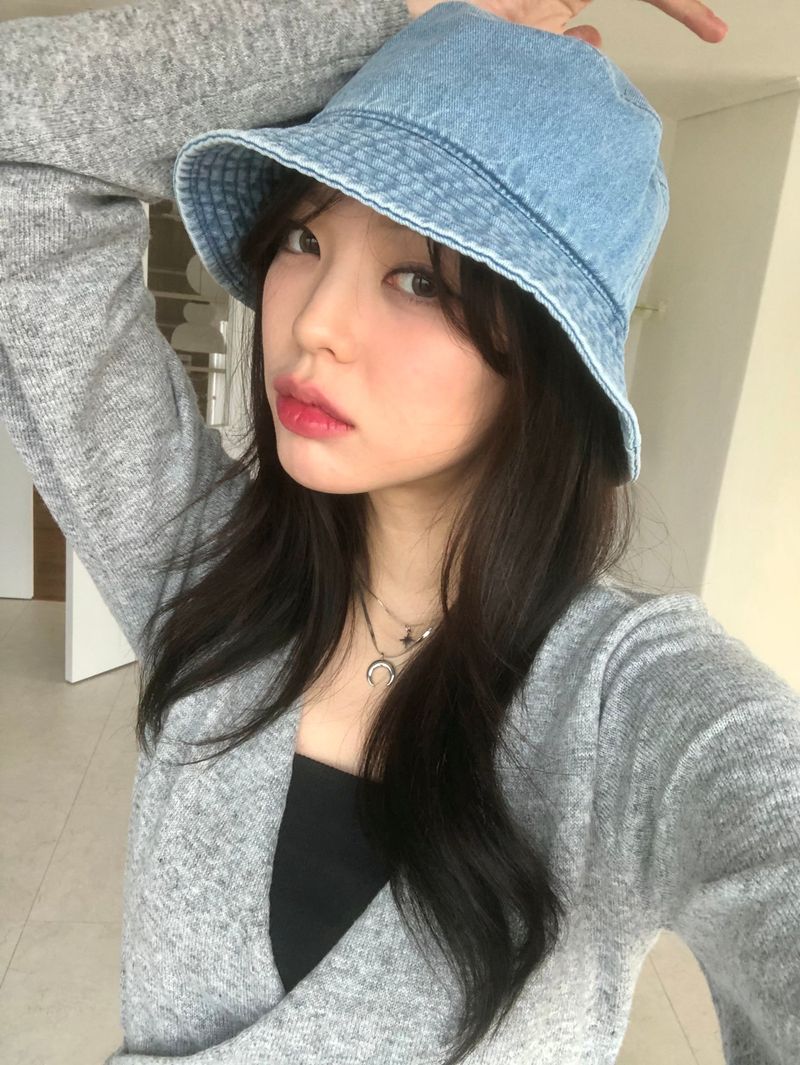 Berry berry bucket hat