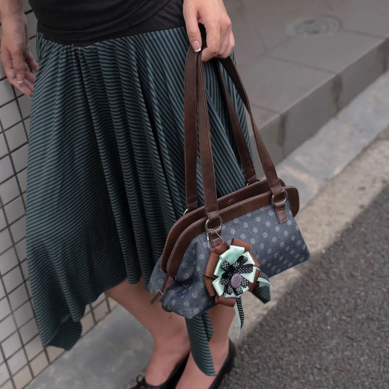 Dancing Pattern Dark Stripe Skirt