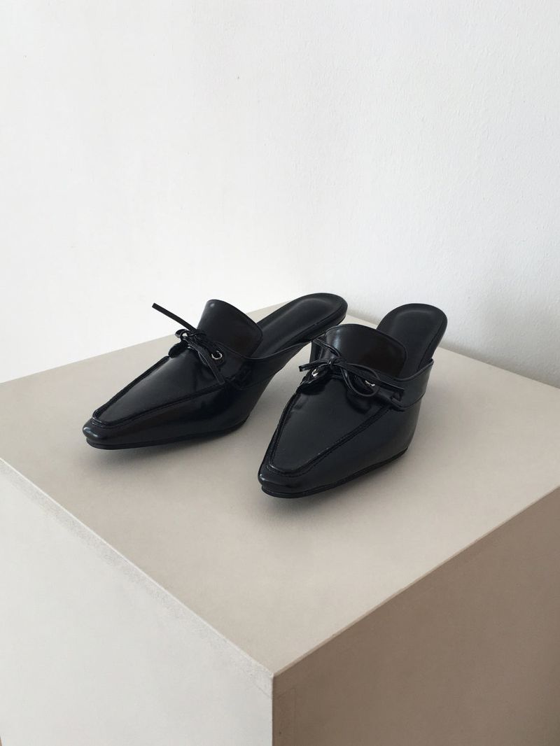 Ribbon stiletto mule