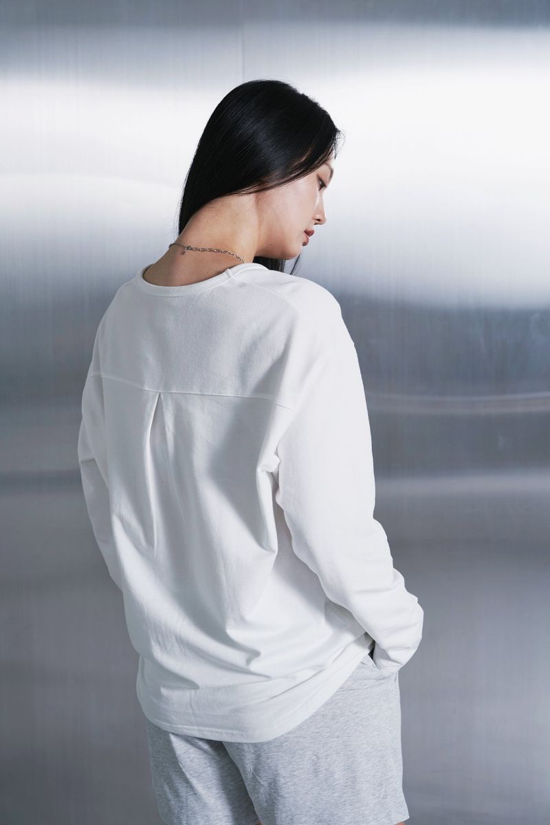 ESSENTIAL PLEAT U-NECK TEE (Off-White)