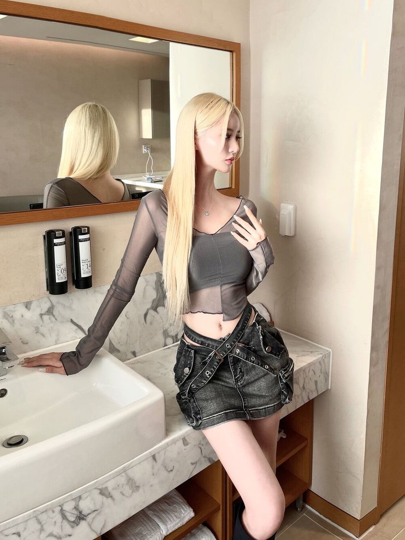 1379. See-through V neck T (3color)