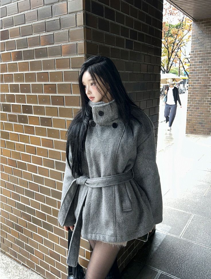 High-neck short strap coat