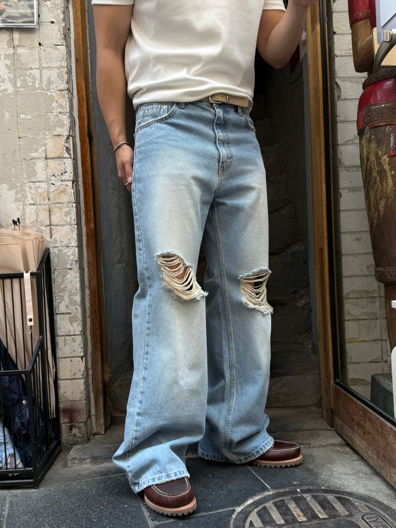 Curred destroyed flare denim pants