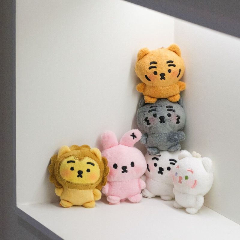 SHY FACE MINI DOLL KEYRING