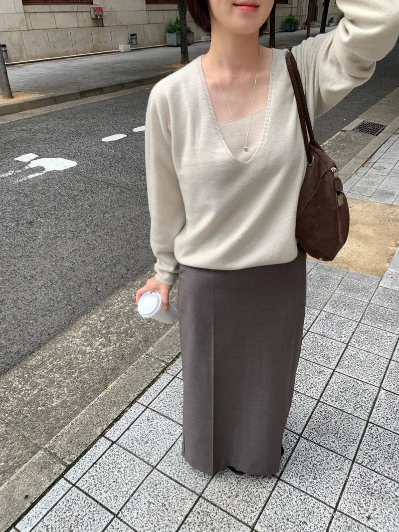 Semi long skirt