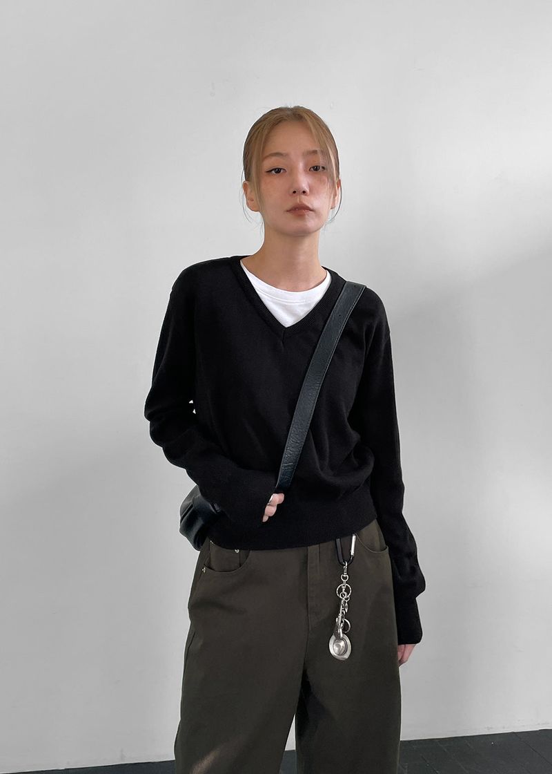 BLACKUP（ブラックアップ）の「[MADE] スムースコットンVネックニット (Cotton 85%)（トップス）」