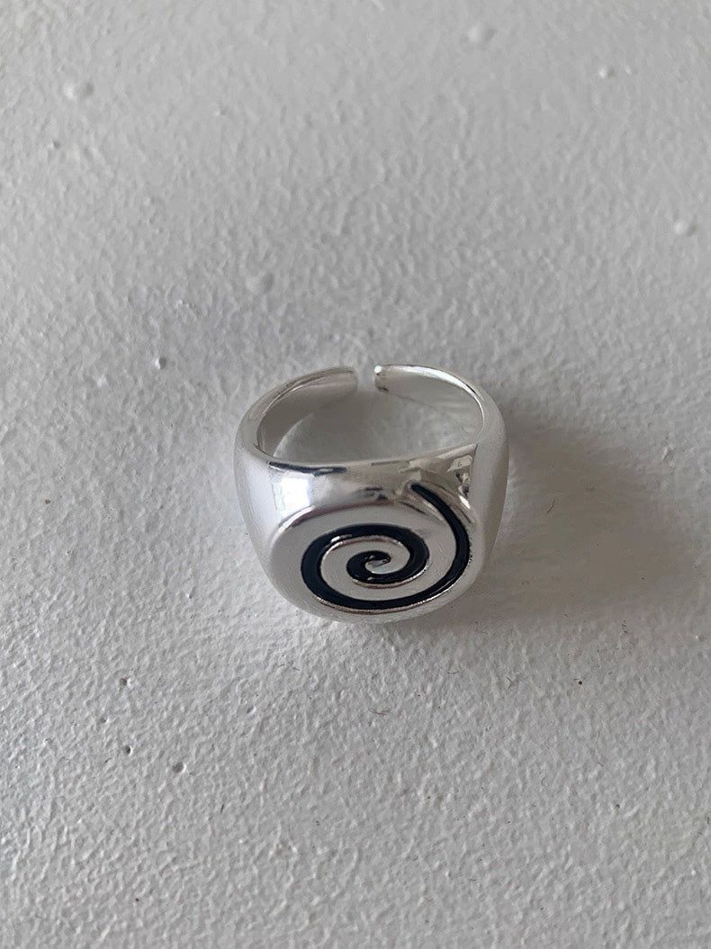 Flat spiral bold ring