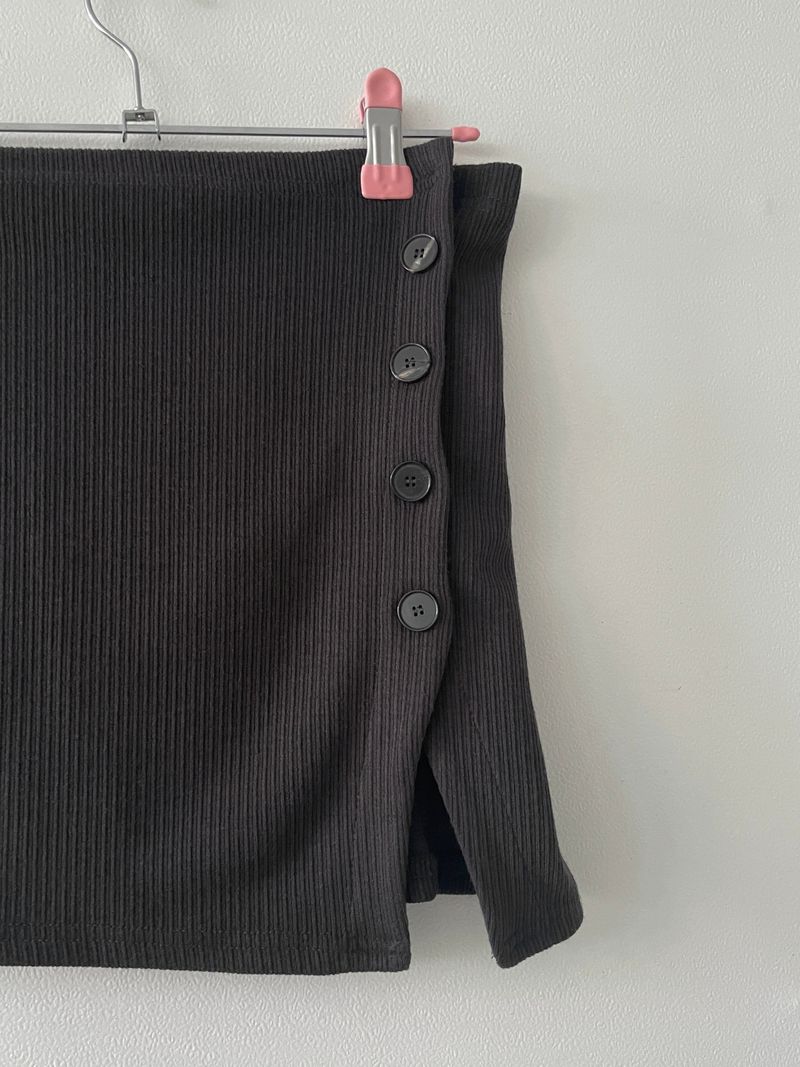 Toggle knitted tube top