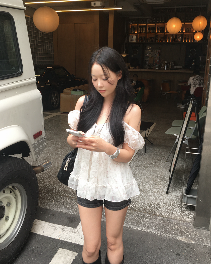 Lowrise dark denim short pants