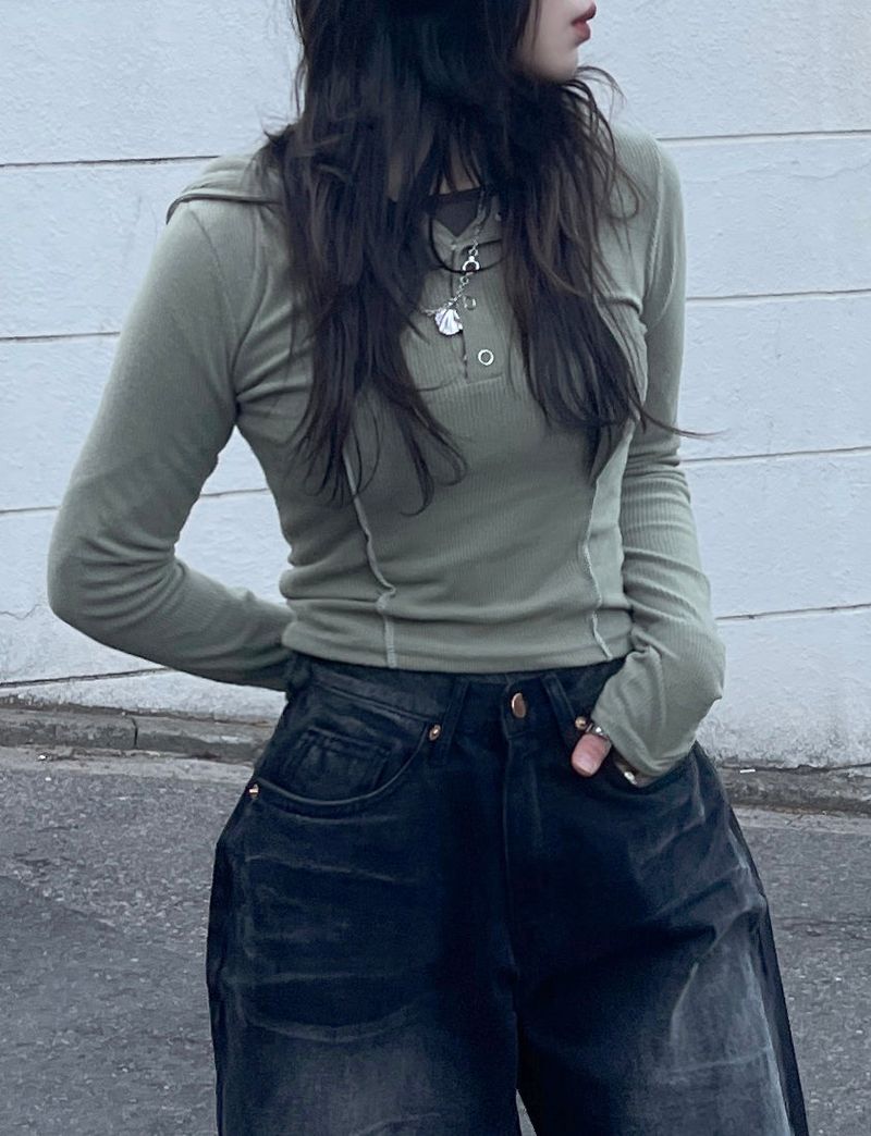 heenytsuki（ヒニツキ）の「Button Slit Slim Hoodie（Tops）」