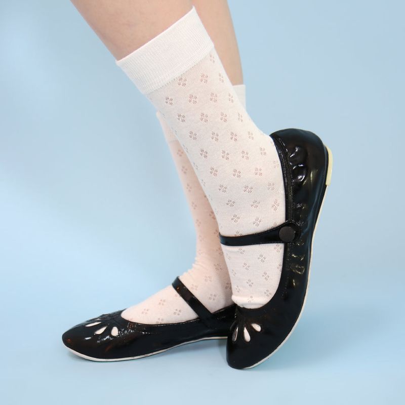 onnitella（オニテラ）の「petie flower ankle socks (ivory)（Fashion Accessories）」