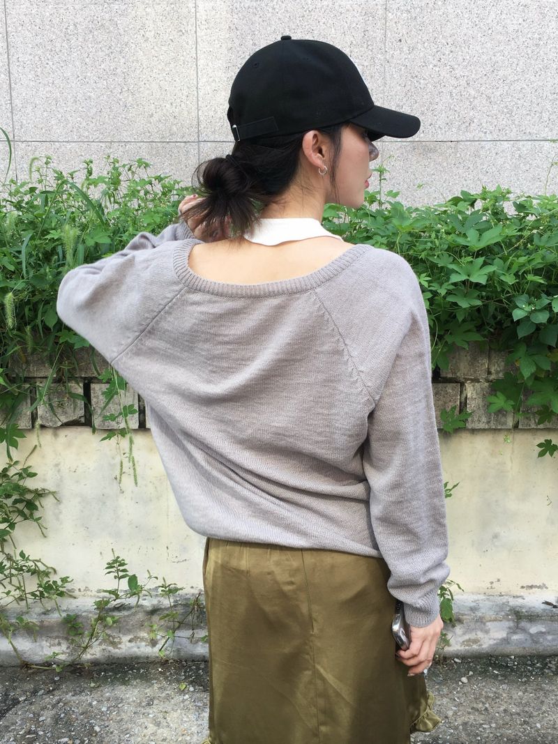 Cream Deep V-Neck Button Loose-Fit Knit (5c)