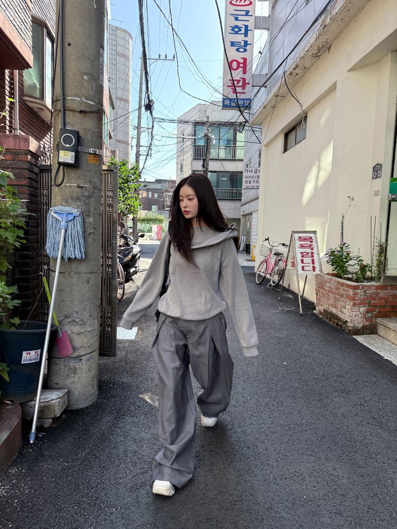 ドレープネックニットフーディー
