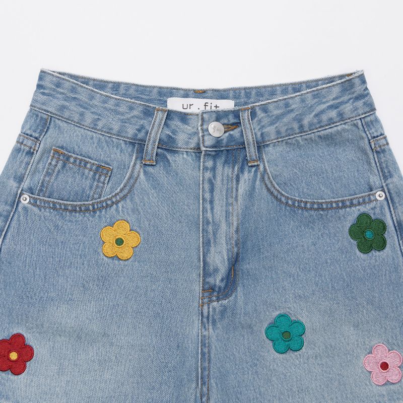 FLOWER EMBROIDERY LIGHT BLUE DENIM SHORTS code 18201