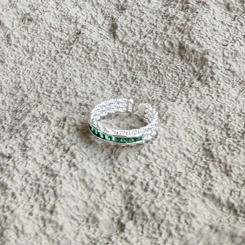Emerald Glimmer Ring