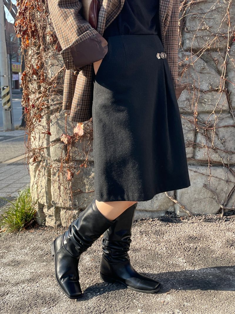 Ancient buckle midi skirt