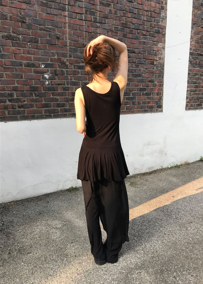 FLARE SLEEVELESS OS TOP